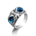 Anillo abierto retro ojo de búho con piedras azules y acabado plateado antiguo - Estilo de Búho con Ojos Azules (HZS2137-1)