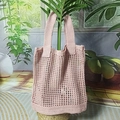 Rosafarbene handgestrickte Häkel-Netztasche mit breiten Griffen für den Sommer - Rosa