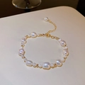 Detail of baroque pearl bracelet with gold beads and adjustable lobster clasp closure - Mixed Size Pearl Style