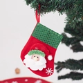Calza di Natale con design Babbo Natale e bordo in paillettes verdi appesa all'albero - Calza Babbo Natale Piccola con Paillettes
