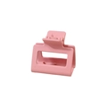 Detailopname van een matroze vierkante holle haarklem gemaakt van duurzaam kunststof - Individuele Verpakking / 5cm / Roze