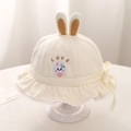 Dettaglio del cappello da sole bebè crema con orecchie di coniglio e bordo in pizzo - 46cm(5-15 mesi) / Giallo