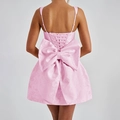 Robe en jacquard rose avec un grand nœud décoratif et un dos lacé chic - S / Rose