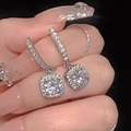 S925 Sterling Silber Quadratische Halo-Ohrhänger mit glänzenden Zirkonia-Steinen - Weißgold