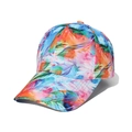 Casquette de baseball tendance avec imprimé plumes 3D coloré et visière courbée sur fond blanc - Imprimé Abstrait Plumes Colorées