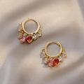 Orecchini a cerchio dorati con ciondoli in pietre preziose ovali rosse e rosa su seta - Stile Pendente Multicolore / Oro Rosso Bianco