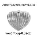 Herzanhänger aus 304 Edelstahl in Silber mit vertikaler Faltenstruktur und Glanz - Herz / Silber