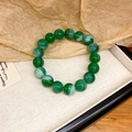 Elegante pulsera de cuentas de ágata verde con patrones de rayas naturales en bandeja blanca - Pulsera 29# (Ágata Listada) / Piedra de Color Verde
