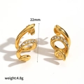 Detail van gouden spiraal oorbellen met strass, 22mm groot en 4,8g gewichtslabel - Spiraal Zirkonia Stijl (TE60600)