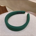 Serre-tête vert en satin de soie fait main avec base éponge pour un effet bombé - Vert malachite
