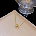Elegante goldene Titan-Halskette mit texturiertem Zylinderanhänger und feiner Gliederkette - Zylinder-Stil (X137) / Gold