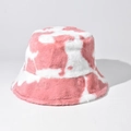 Detailed texture of pink and white cow print bucket hat in soft faux fur material - M(56-58cm) / Pink Cow Print