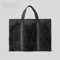 Handgefertigte schwarze gewebte Strohtasche mit langen Fransen für Strand und Urlaub - Schwarz