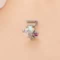 Macro dettagliata del piercing naso in acciaio inossidabile con opale a cuore e zirconi - 2# / Argento