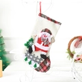 Weihnachtssocke mit 3D-Weihnachtsmann und Baum auf beigem Stoff als Süßigkeitenbeutel - Großer Tanzender Schneemann