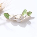 Elegante Emaille-Blumenbrosche mit weißen Knospen, grünen Blättern und einer Rundperle - 31# Weiße Tulpe