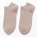 Men's low-cut light brown striped cotton boat socks with reinforced heel on white background - One Size / Solid Khaki