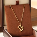 Collier cœur doré avec silhouette mère-enfant et zircons étincelants - Style silhouette étreinte mère et enfant cœur (KN292757-Z)