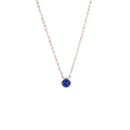 Nahaufnahme der Roségoldkette mit rundem blauem Zirkonia-Anhänger in Zargenfassung - Gold - September (Blau)