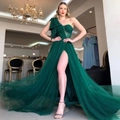 Elegantes dunkelgrünes One-Shoulder-Abendkleid mit Schlitz und Schleife aus Tüll - Grün / US size 2