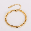 Detalle de pulsera de cadena de oro 18KGP con diseño geométrico y cierre de langosta - Dorado