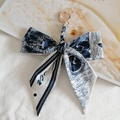 Blue and white silk bow keychain with Toile de Jouy pattern and golden metal ring - Blue Bow