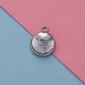 Macro-opname van 12mm zilveren titanium stalen hanger met glinsterende visschubben textuur - Zilveren Vissenschubben (9)