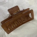 Detail of 13cm oversized caramel brown jelly hair claw clip with strong gold metal spring - 13cm / Jelly Coffee