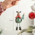 Ciondolo renna nordica 17 cm con sciarpa rossa e albero verde su sfondo festivo - Albero di Natale Renna / Verde