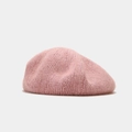 Detalle de la boina de punto rosa con suave textura de pelo de conejo y lentejuelas brillantes - Talla única / Rosa