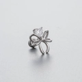 Zilveren vlinder oorknopje van titanium staal met een hartvormige zirkonia steen - Zilver Hart Wit Zirkoon Strik Stijl (A53-4#)