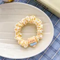 Haargummi mit gelb-weißem Karomuster und niedlichem Bären-Eiscreme-Anhänger - Eisbär Haargummi