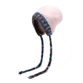 Bonnet en tricot rose avec fausse fourrure épaisse et lanières tressées bleues - Rose Clair