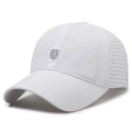 Casquette de baseball blanche à séchage rapide avec perforations laser et logo bouclier - Réglable / Blanc