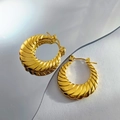 Golden spiral textured croissant hoop earrings with a high-shine polished metallic finish - Eh378 / 18K Gold