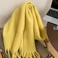 Écharpe épaisse en mohair jaune vif avec de longues franges pour l'hiver chaud - Jaune crème