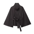 Stijlvolle zwarte korte cape-jas met hoge kraag en ceintuur op een witte achtergrond-set - XS / donkergrijs