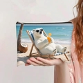Detailansicht der Canvas-Kosmetiktasche mit buntem Eisbären-Illustration am Strand - Eisbär Strandurlaub Stil (jiaying0066)