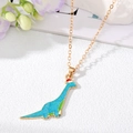 Süße goldene Halskette mit blauem Glitzer-Dinosaurier-Anhänger und roter Weihnachtsmütze - Weihnachtsmütze Blauer Dinosaurier - Goldkette