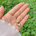 Pendentif lettre C bulle plaqué or 18 carats poli sur une chaîne serpent élégante - Or C