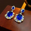 Macro di orecchini vintage con zircone blu e dettagli in metallo oro e argento - Perno in Argento Zirconia Blu Ovale