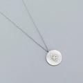 Halskette aus Sterlingsilber mit rundem Schlangenmedaillon und geprägtem Anhänger in Silber - 925er Silber / Weißgold