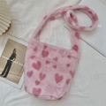 Detailaufnahme der rosa Plüsch-Schultertasche mit Herzmuster auf weißem Stoff - Schulter Umhängetasche Eimer Tasche (Kleines Herz Hellrosa)