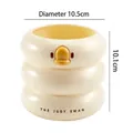 Portalápices Judy Swan amarillo crema con diseño ondulado de mesa, 10,5x10,1 cm - Pato Crema
