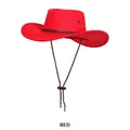 Chapeau de cowboy rouge vif classique avec mentonnière tressée marron et bord courbé - Taille Unique (54-58cm) / Rouge
