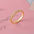 Bague minimaliste plaquée or 18 carats avec oxydes de zirconium étincelants - 22 Zircons Taille 9