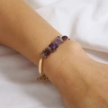 Detail of irregular purple amethyst gravel beads on a gold adjustable chain bracelet - Purple Stone (Bar Style)