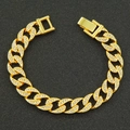 Pulsera cubana dorada con diamantes brillantes y cierre de seguridad sobre fondo negro - 8 pulgadas / Dorado