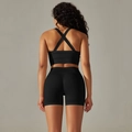 Détail du soutien-gorge de sport à dos croisé et short taille haute en maille noire - S / Soutien-gorge croisé + Short (Top And Bottom) / Noir