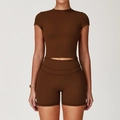 Completo yoga marrone cioccolato da donna con top corto e pantaloncini sportivi a vita alta - Taglia S / Top E Pantaloni / Maniche Corte + Pantaloncini / marrone cioccolato
